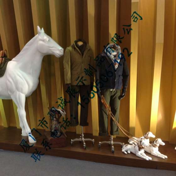 厦门玥诚橱窗展示道具玻璃钢马雕塑 动物玻璃钢雕塑定制厂家